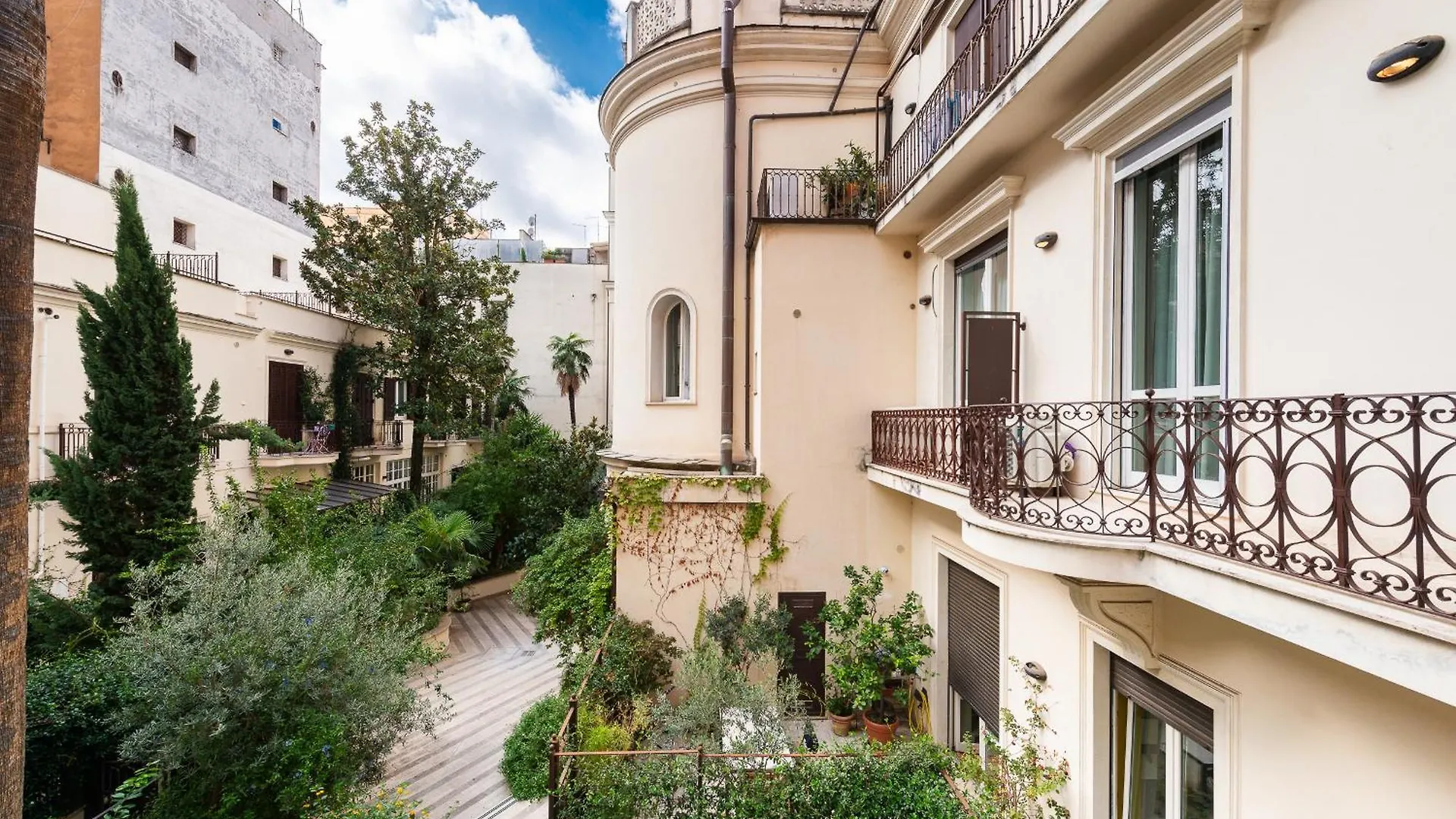 Vittorio Emanuele Grand Apartment Rome Italy